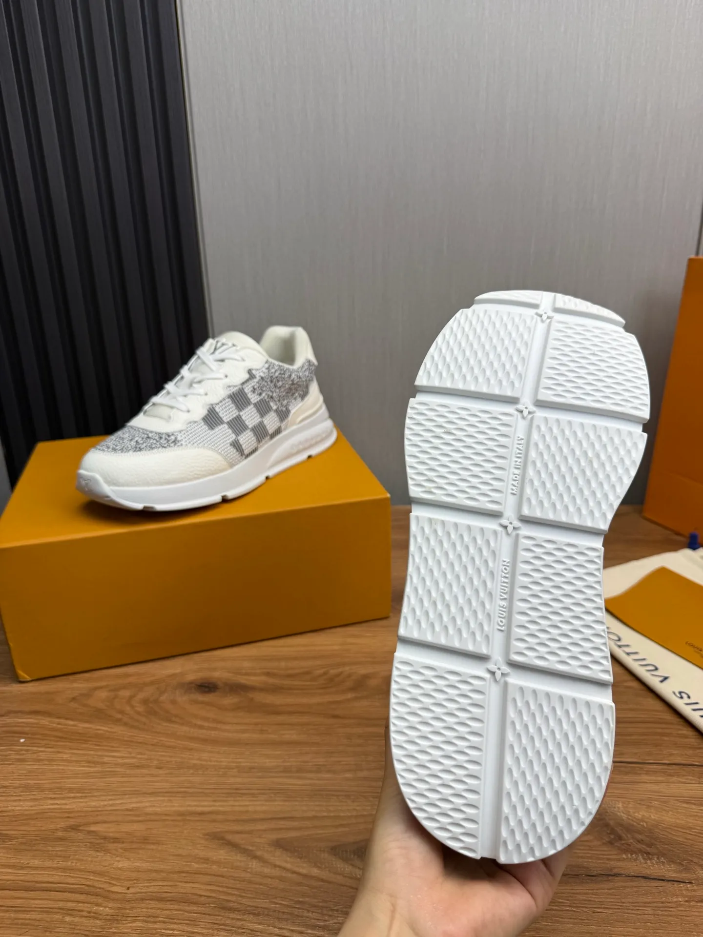 Men's shoes 💰640💰 LOUIS VUITTON [Luden Yiwei] The new trendy Lv is on the market 🎁, casual and fashionable men's shoes 👟 The upper is made of high-count and high-density fly weave + cowhide mesh lining, the original wear-resistant rubber outsole, the version is simple and elegant, exclusive for trendy men. 38-45 (45 is custom-made and cannot be returned or exchanged)